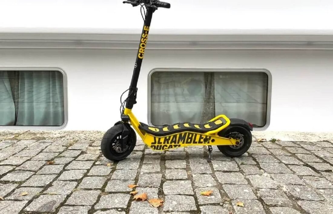 monopattino elettrico con ammortizzatori ducati